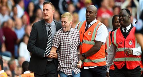 صيد البريميرليج .. مشجع ويستهام يفشل فى التقدم لفريقه